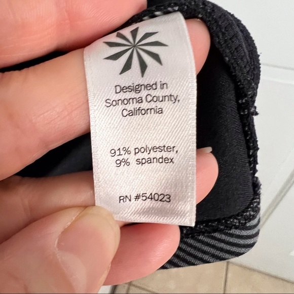 Athleta Spotlight Black and Gray Pin Stripe Pullover Long Sleeve Active … - Picture 14 of 14